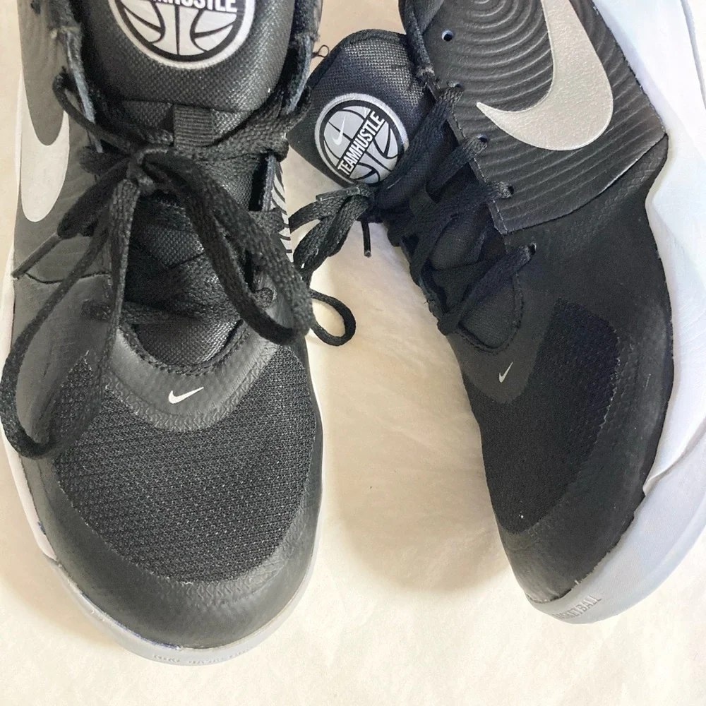Nike Youth Team hustle Black Athletic Sneakers Size 6Y